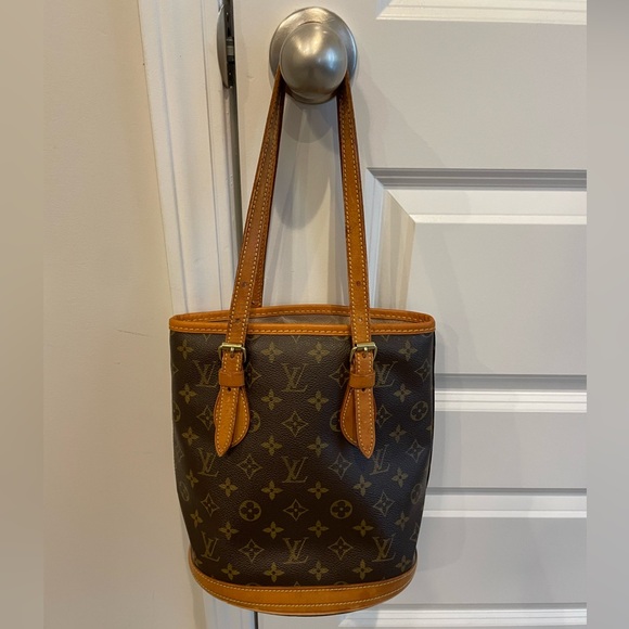 Genuine Vintage Louis Vuitton Bucket bag PM
Height 10.5” width 6.25” base 8.75” - Picture 2 of 16
